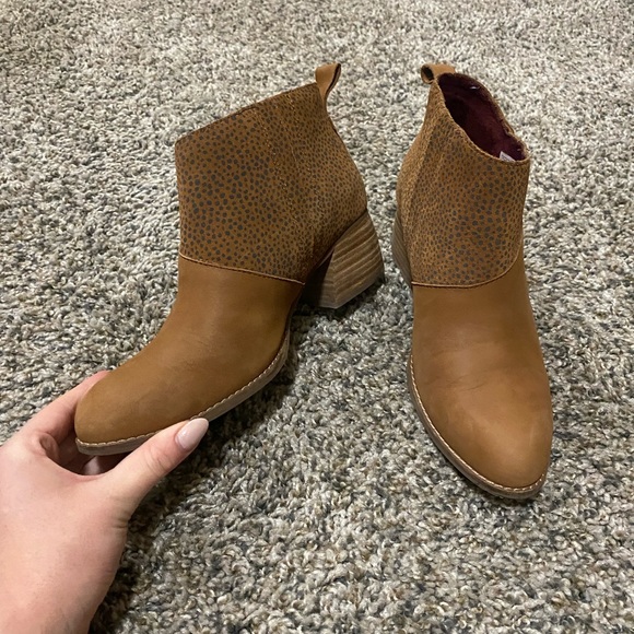 TOMS Booties - Picture 4 of 5